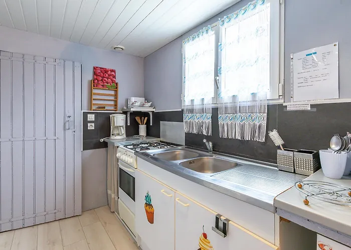 New - Jennifer Piscine Et Hébergement de vacances