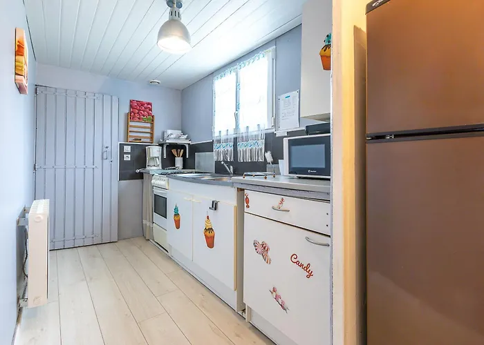 New - Jennifer Piscine Et Hébergement de vacances