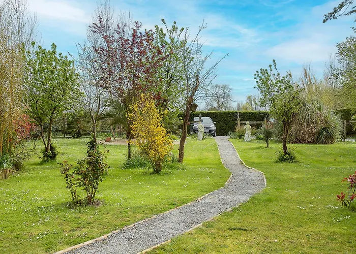 New - Jennifer Piscine Et Hébergement de vacances