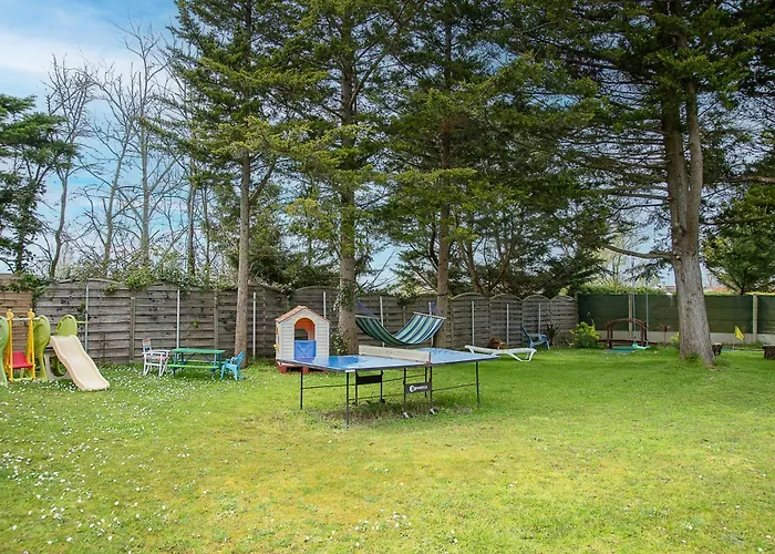 New - Jennifer Piscine Et Hébergement de vacances